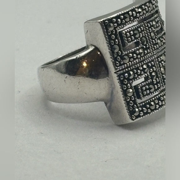 Marcasite 925 Ring - Picture 3 of 5